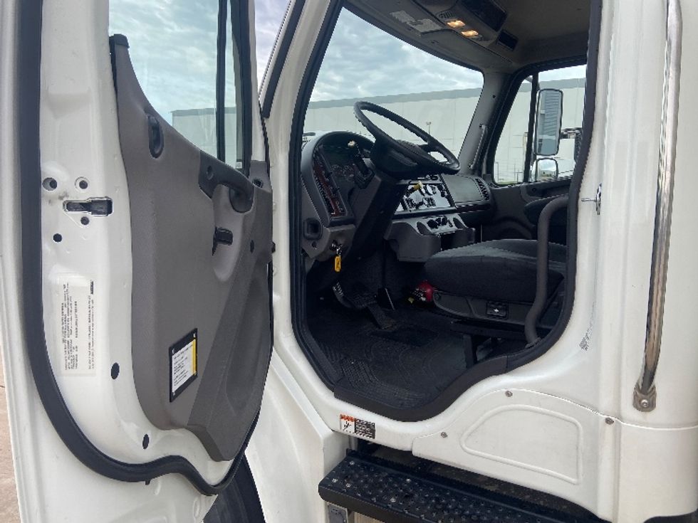 Medium Duty Box Truck-Light and Medium Duty Trucks-Freightliner-2019-M2-Grand Prairie-TX-152,393\n\t\tmiles-$ 56,750 - Image 16