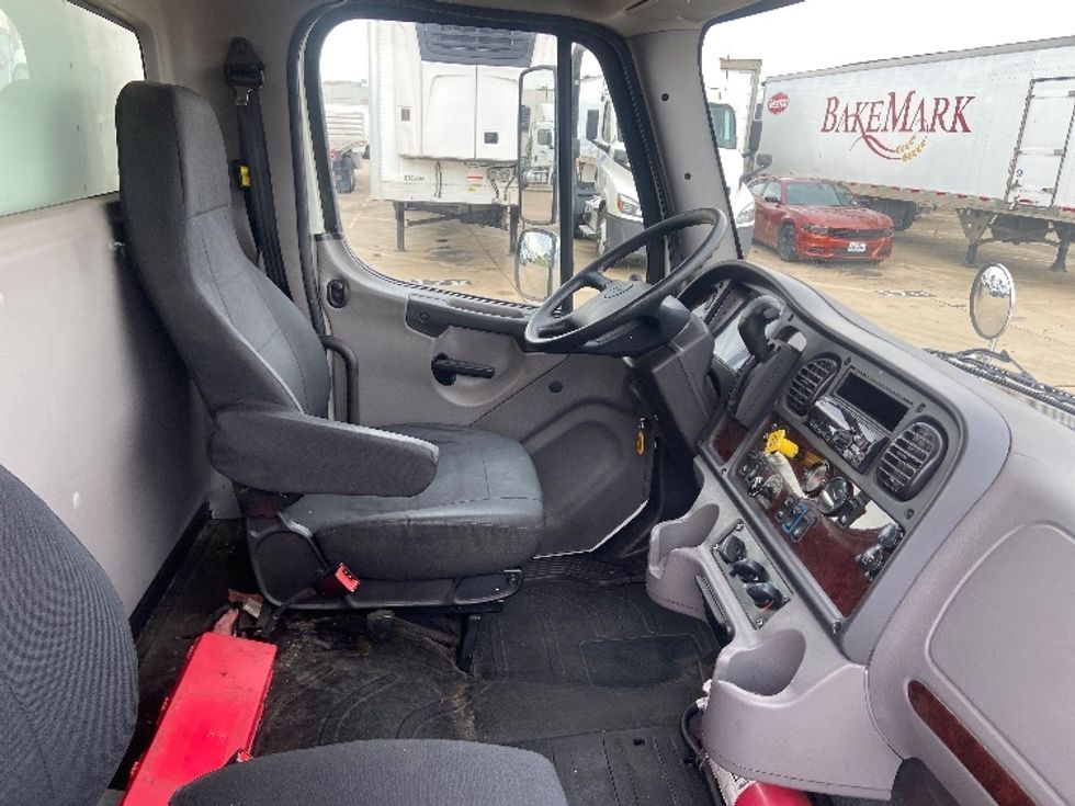 Medium Duty Box Truck-Light and Medium Duty Trucks-Freightliner-2019-M2-Grand Prairie-TX-152,393\n\t\tmiles-$ 56,750 - Image 22