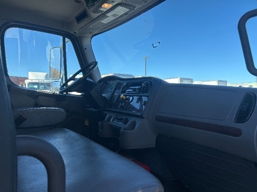 Medium Duty Box Truck-Light and Medium Duty Trucks-Freightliner-2019-M2-Greensboro-NC-136,208\n\t\tmiles-$ 50,500 - Image 19