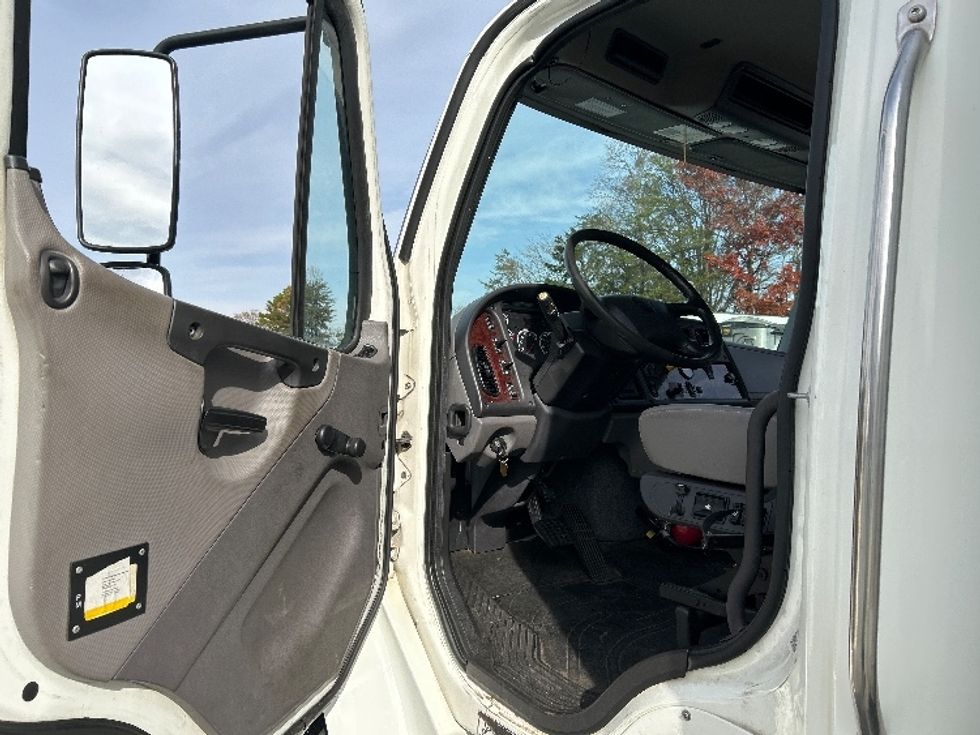 Medium Duty Box Truck-Light and Medium Duty Trucks-Freightliner-2019-M2-Greensboro-NC-137,911\n\t\tmiles-$ 43,250 - Image 16