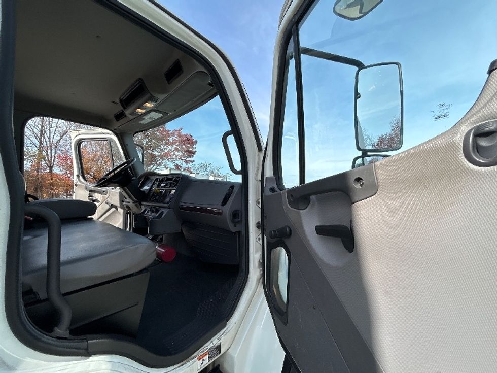 Medium Duty Box Truck-Light and Medium Duty Trucks-Freightliner-2019-M2-Greensboro-NC-146,075\n\t\tmiles-$ 48,000 - Image 19