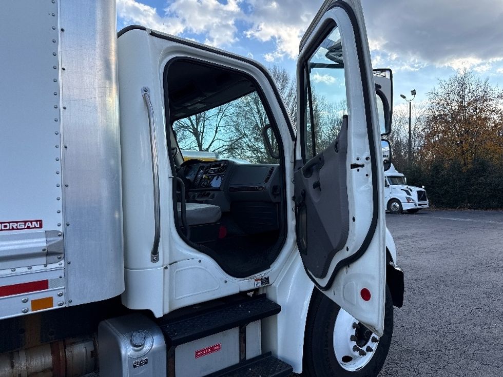 Medium Duty Box Truck-Light and Medium Duty Trucks-Freightliner-2019-M2-Greensboro-NC-162,694\n\t\tmiles-$ 45,250 - Image 19