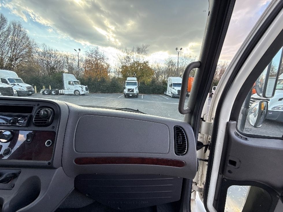 Medium Duty Box Truck-Light and Medium Duty Trucks-Freightliner-2019-M2-Greensboro-NC-162,694\n\t\tmiles-$ 45,250 - Image 20