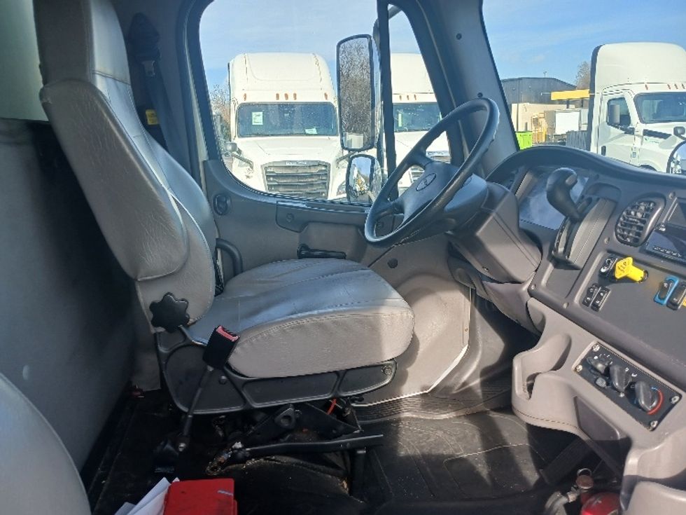 Medium Duty Box Truck-Light and Medium Duty Trucks-Freightliner-2019-M2-Greensboro-NC-163,249\n\t\tmiles-$ 53,500 - Image 22