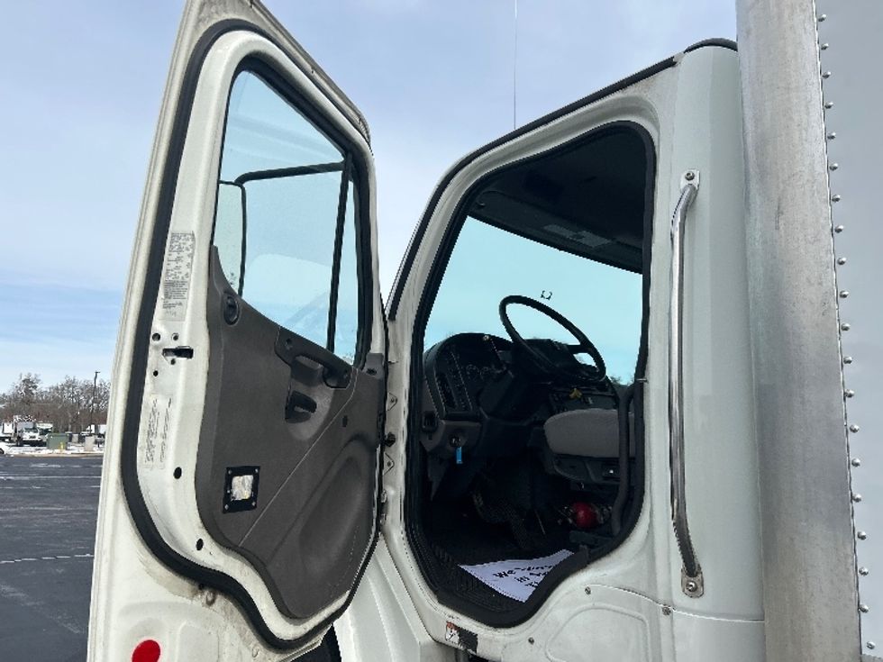 Medium Duty Box Truck-Light and Medium Duty Trucks-Freightliner-2019-M2-Greensboro-NC-165,291\n\t\tmiles-$ 53,250 - Image 15