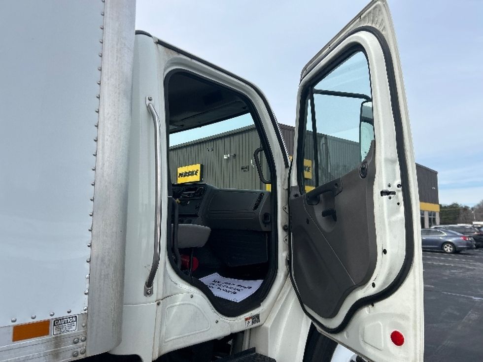 Medium Duty Box Truck-Light and Medium Duty Trucks-Freightliner-2019-M2-Greensboro-NC-165,291\n\t\tmiles-$ 53,250 - Image 19