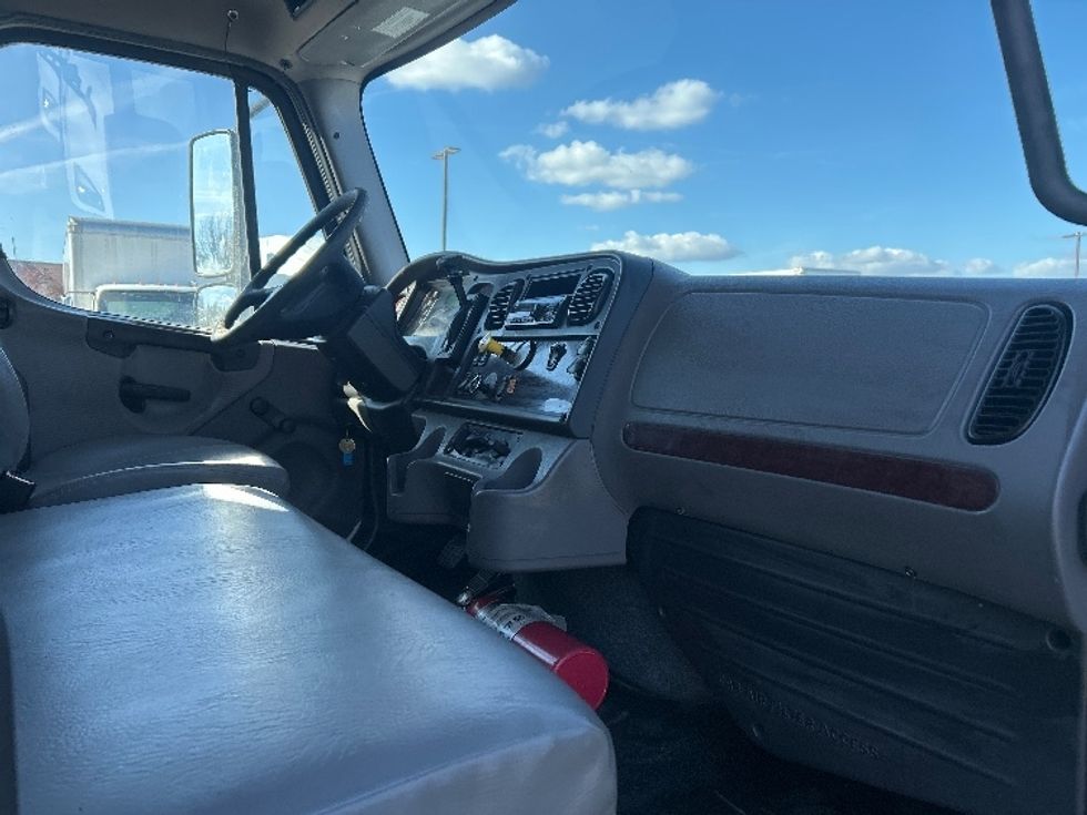 Medium Duty Box Truck-Light and Medium Duty Trucks-Freightliner-2019-M2-Greensboro-NC-183,314\n\t\tmiles-$ 43,000 - Image 19