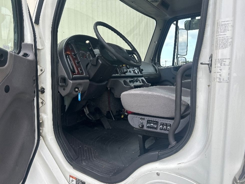 Medium Duty Box Truck-Light and Medium Duty Trucks-Freightliner-2019-M2-Greensboro-NC-202,118\n\t\tmiles-$ 43,250 - Image 15