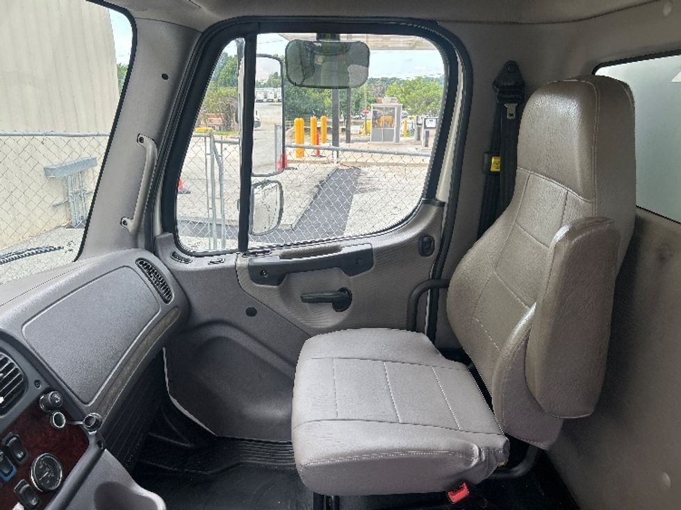 Medium Duty Box Truck-Light and Medium Duty Trucks-Freightliner-2019-M2-Greensboro-NC-202,118\n\t\tmiles-$ 43,250 - Image 18