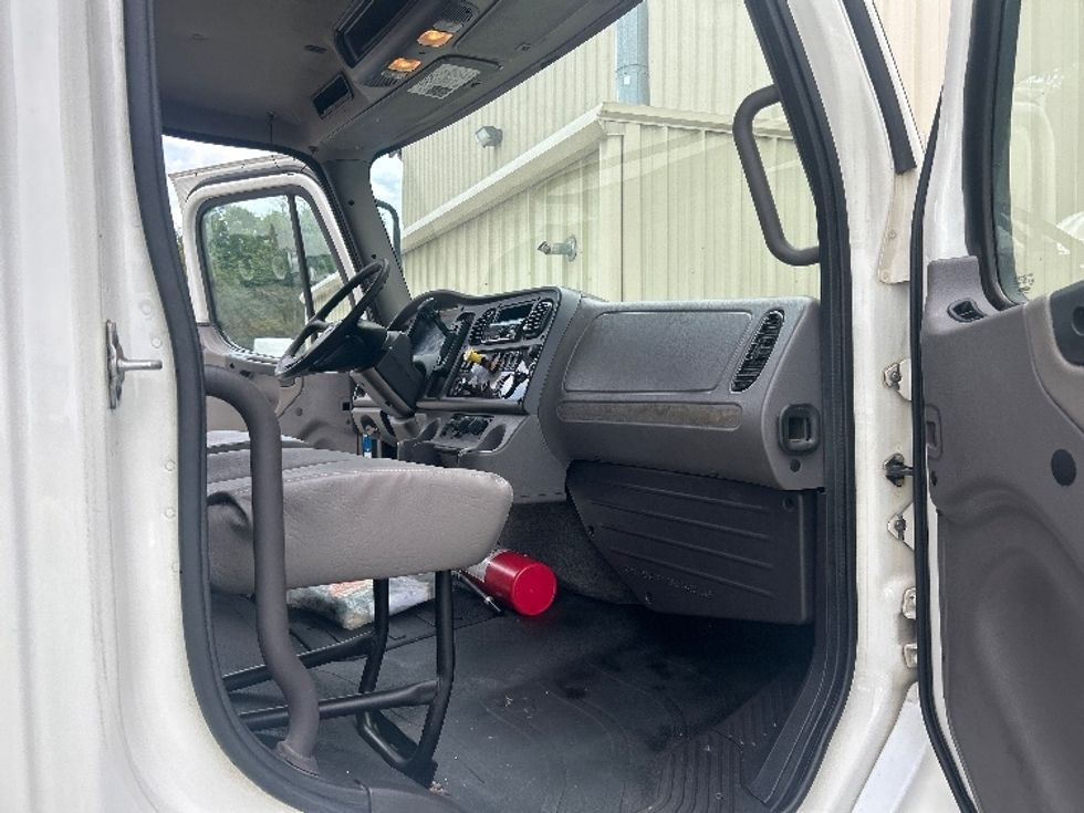 Medium Duty Box Truck-Light and Medium Duty Trucks-Freightliner-2019-M2-Greensboro-NC-202,118\n\t\tmiles-$ 43,250 - Image 19