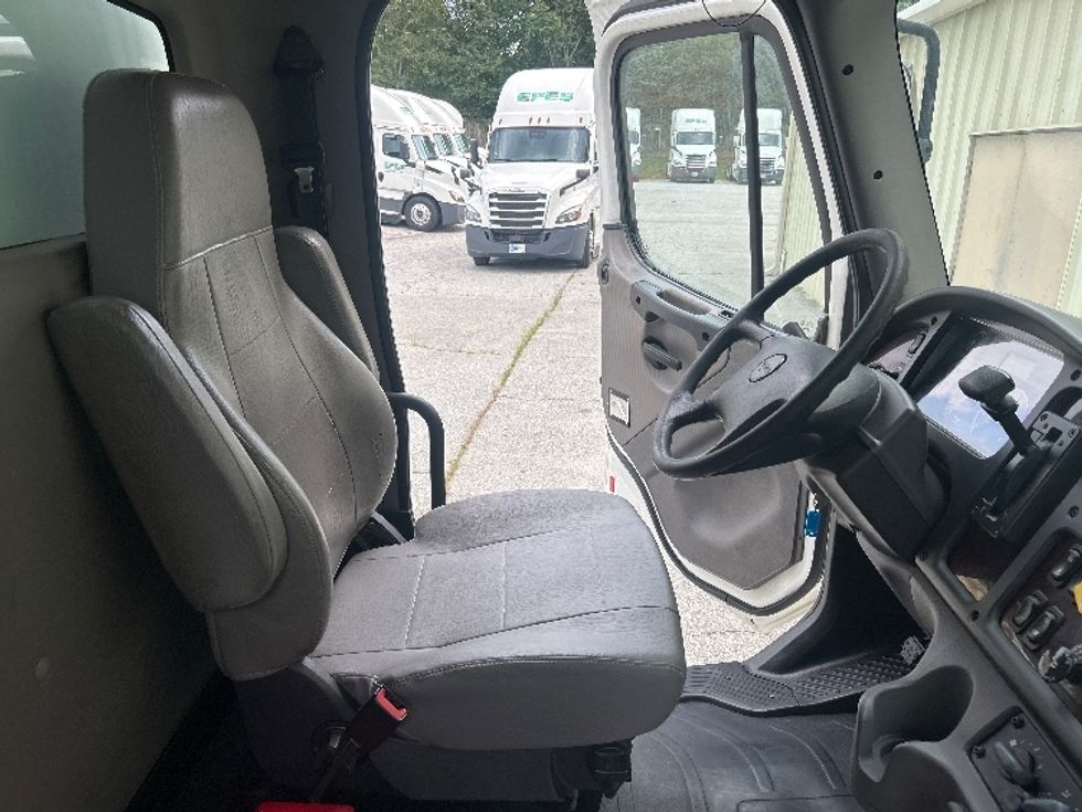 Medium Duty Box Truck-Light and Medium Duty Trucks-Freightliner-2019-M2-Greensboro-NC-202,118\n\t\tmiles-$ 43,250 - Image 21