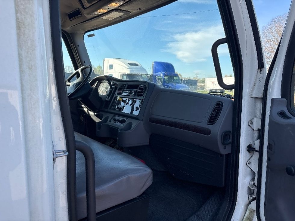 Medium Duty Box Truck-Light and Medium Duty Trucks-Freightliner-2019-M2-Greensboro-NC-20,860\n\t\tmiles-$ 58,500 - Image 19