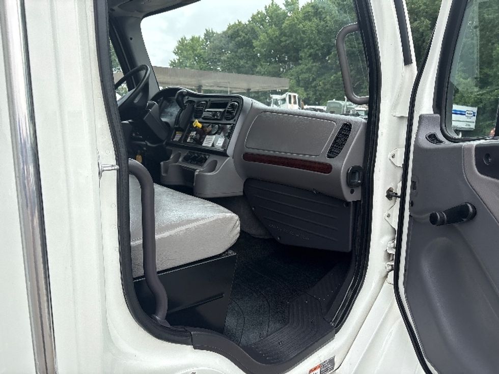 Medium Duty Box Truck-Light and Medium Duty Trucks-Freightliner-2019-M2-Greensboro-NC-225,001\n\t\tmiles-$ 50,500 - Image 20