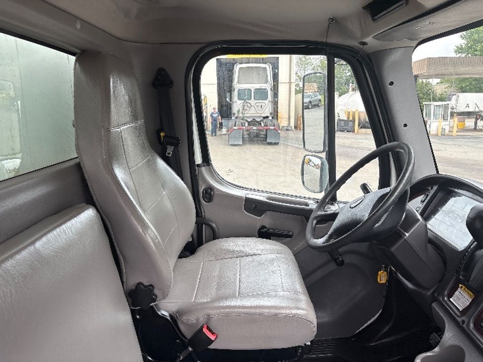 Medium Duty Box Truck-Light and Medium Duty Trucks-Freightliner-2019-M2-Greensboro-NC-225,001\n\t\tmiles-$ 50,500 - Image 22