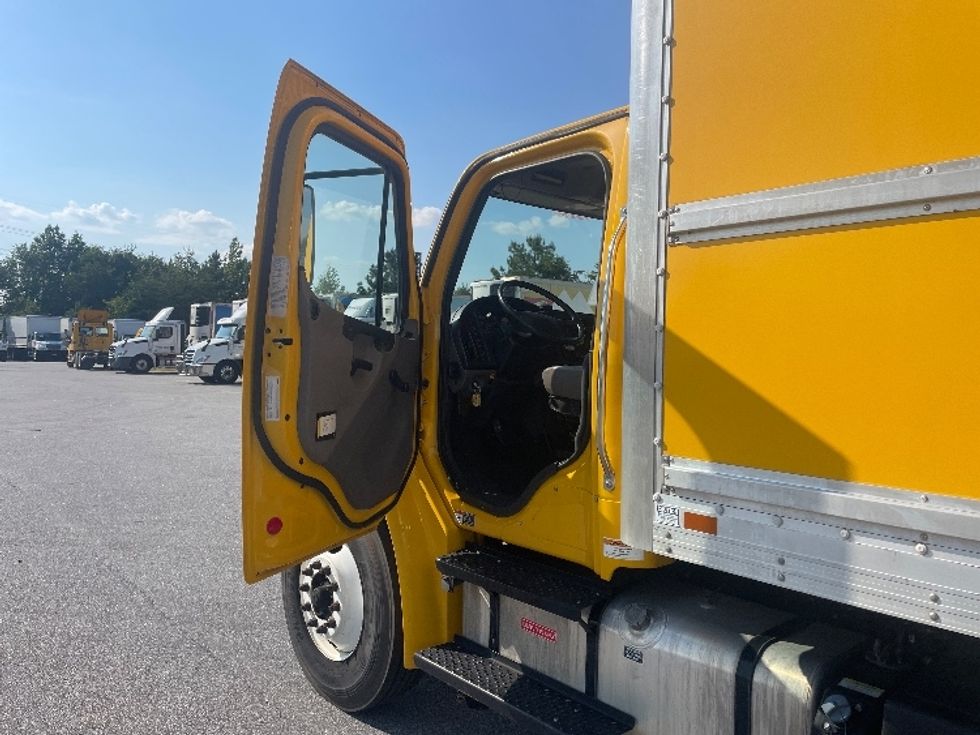 Medium Duty Box Truck-Light and Medium Duty Trucks-Freightliner-2019-M2-Greenville-SC-154,182\n\t\tmiles-$ 52,250 - Image 16