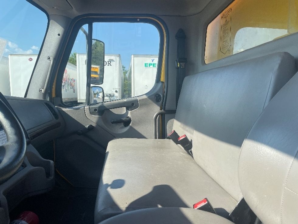 Medium Duty Box Truck-Light and Medium Duty Trucks-Freightliner-2019-M2-Greenville-SC-154,182\n\t\tmiles-$ 52,250 - Image 19
