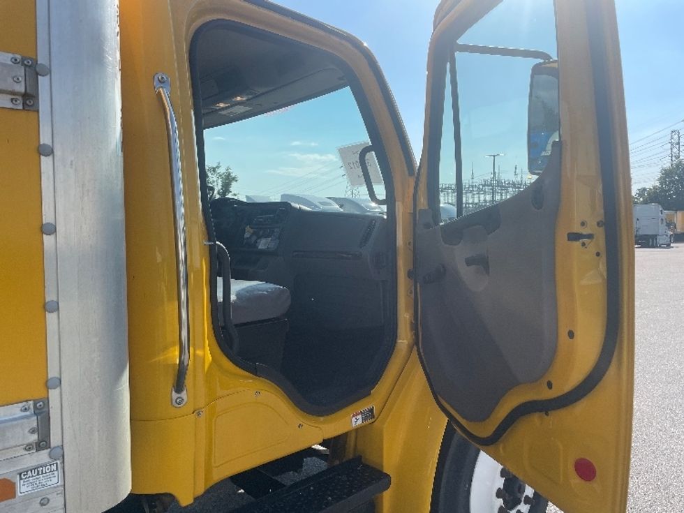 Medium Duty Box Truck-Light and Medium Duty Trucks-Freightliner-2019-M2-Greenville-SC-154,182\n\t\tmiles-$ 52,250 - Image 20
