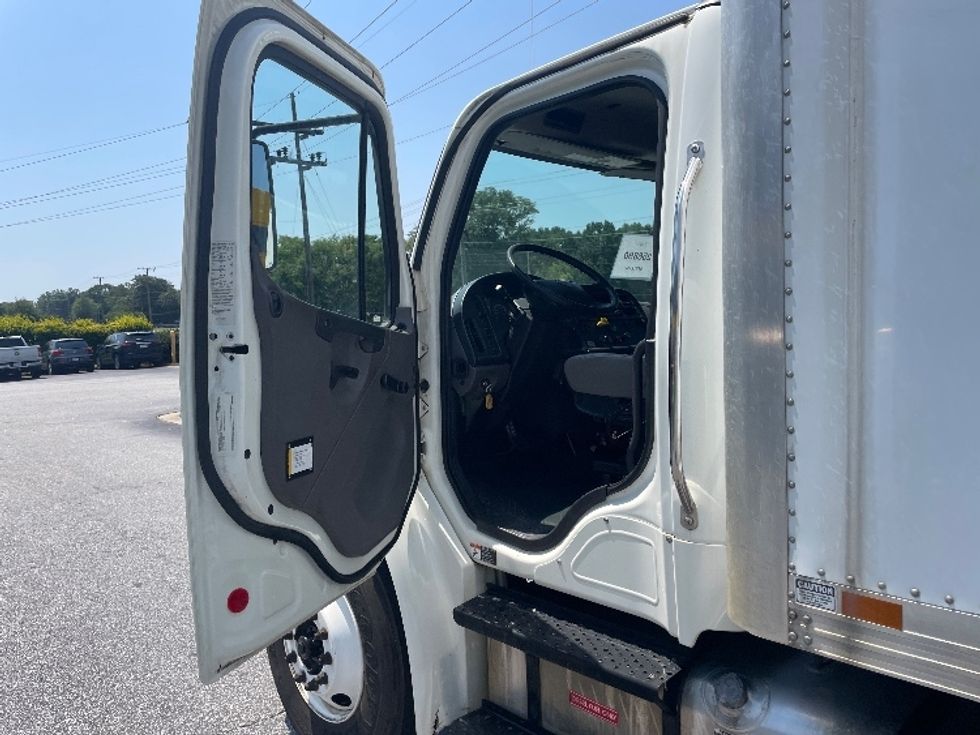 Medium Duty Box Truck-Light and Medium Duty Trucks-Freightliner-2019-M2-Greenville-SC-206,388\n\t\tmiles-$ 44,000 - Image 16