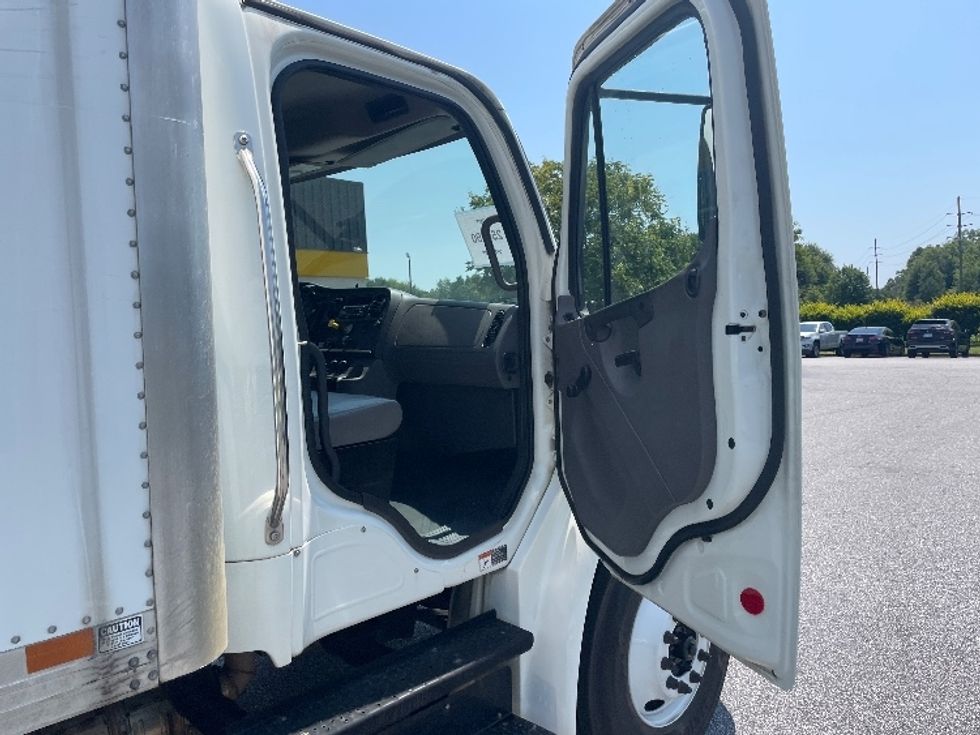 Medium Duty Box Truck-Light and Medium Duty Trucks-Freightliner-2019-M2-Greenville-SC-206,388\n\t\tmiles-$ 44,000 - Image 20