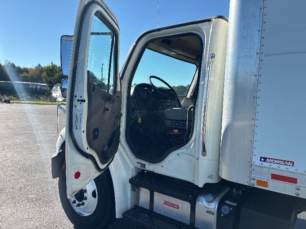 Medium Duty Box Truck-Light and Medium Duty Trucks-Freightliner-2019-M2-Greenville-SC-319,614\n\t\tmiles-$ 37,000 - Image 16