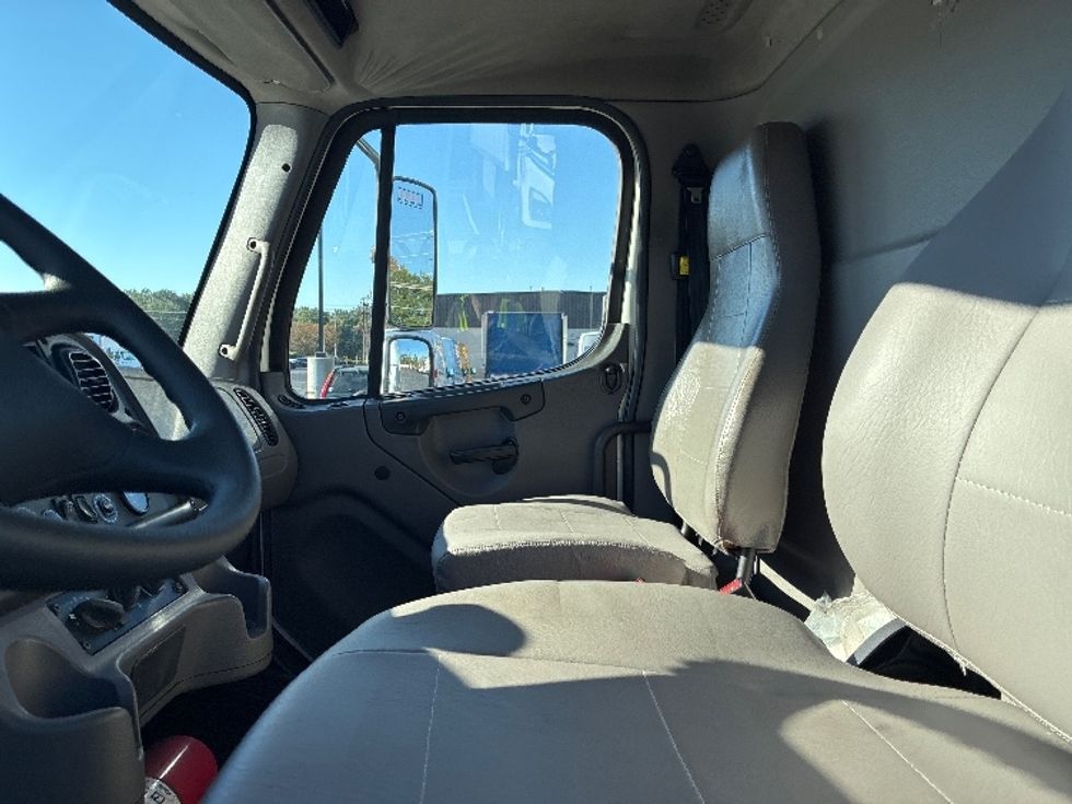 Medium Duty Box Truck-Light and Medium Duty Trucks-Freightliner-2019-M2-Greenville-SC-319,614\n\t\tmiles-$ 37,000 - Image 19