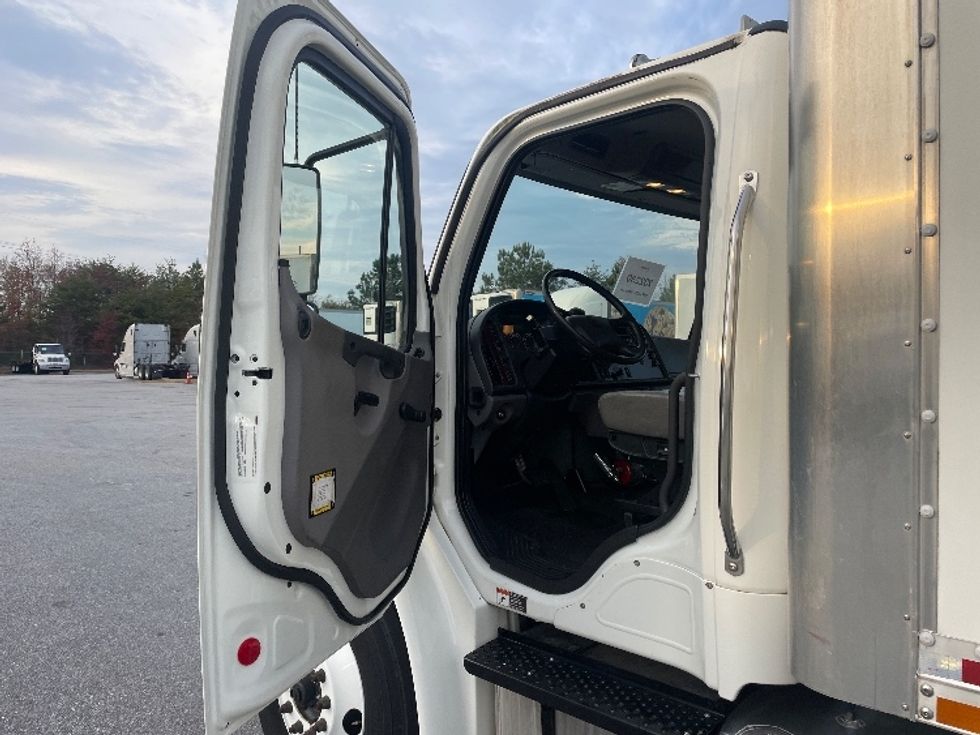 Medium Duty Box Truck-Light and Medium Duty Trucks-Freightliner-2019-M2-Greenville-SC-40,266\n\t\tmiles-$ 61,250 - Image 16