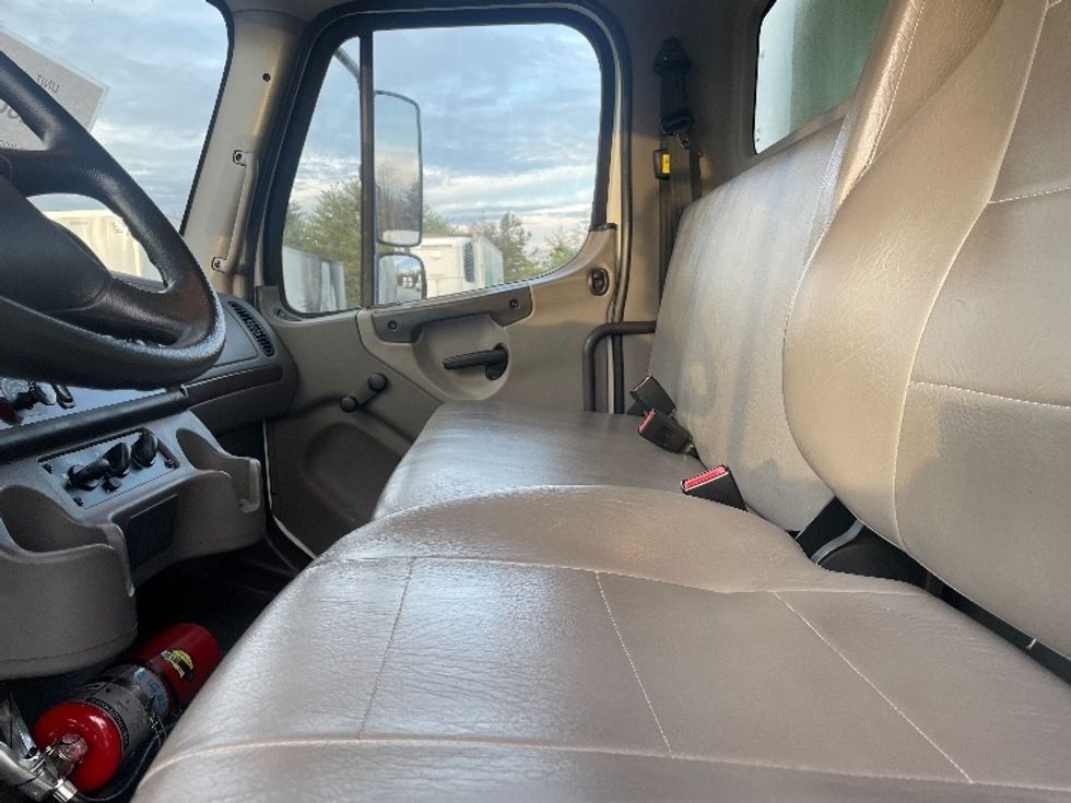 Medium Duty Box Truck-Light and Medium Duty Trucks-Freightliner-2019-M2-Greenville-SC-40,266\n\t\tmiles-$ 61,250 - Image 19