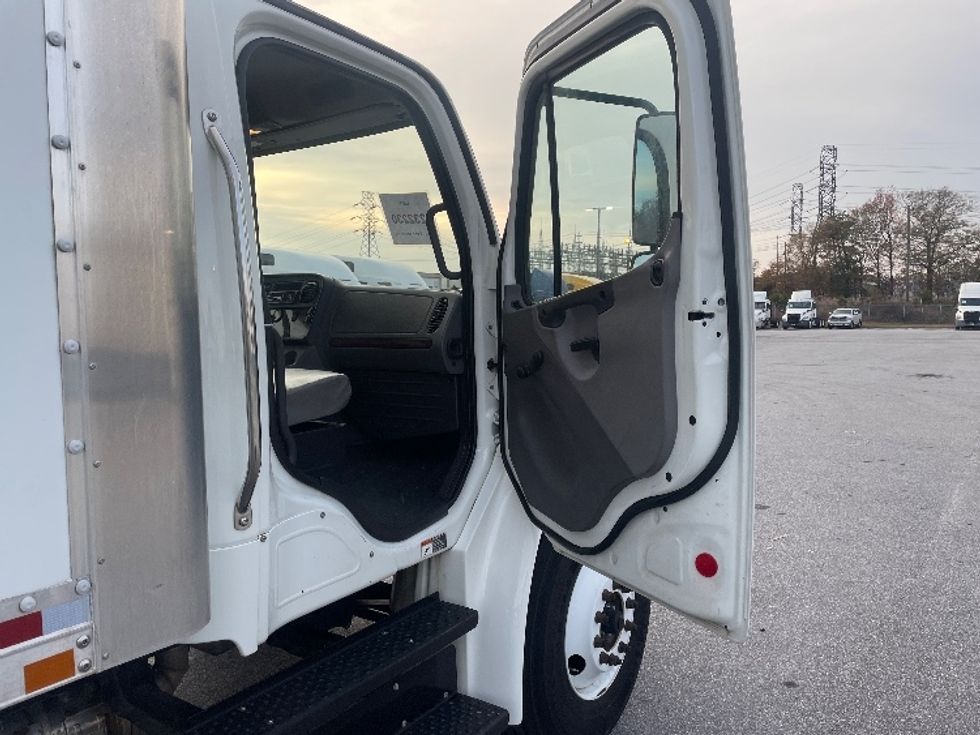 Medium Duty Box Truck-Light and Medium Duty Trucks-Freightliner-2019-M2-Greenville-SC-40,266\n\t\tmiles-$ 61,250 - Image 20
