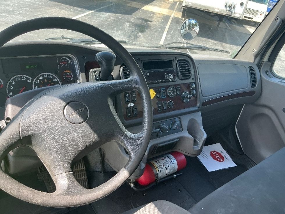 Medium Duty Box Truck-Light and Medium Duty Trucks-Freightliner-2019-M2-Harrisburg-PA-238,633\n\t\tmiles-$ 40,750 - Image 17