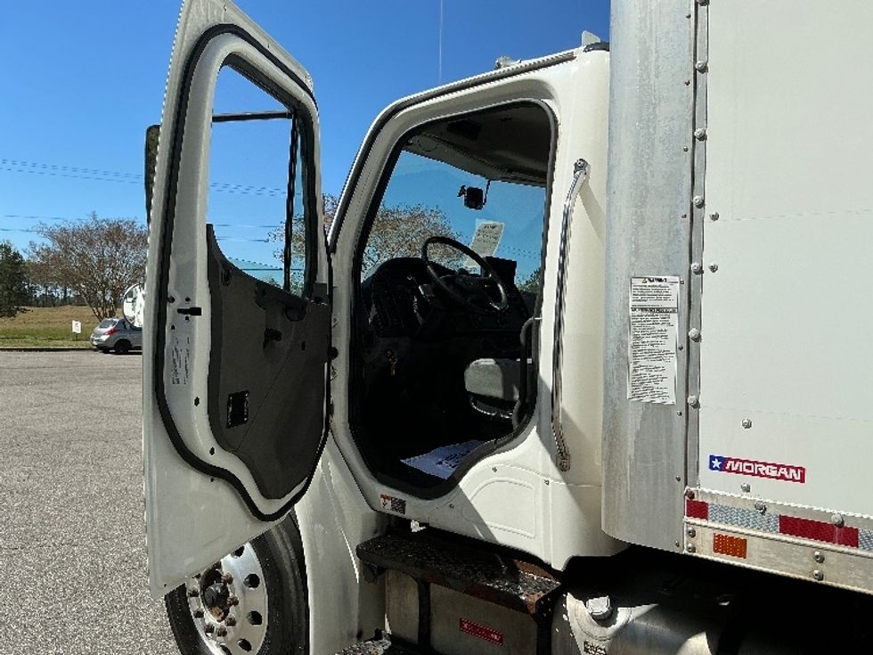 Medium Duty Box Truck-Light and Medium Duty Trucks-Freightliner-2019-M2-Harrisonburg-VA-224,202\n\t\tmiles-$ 45,500 - Image 16