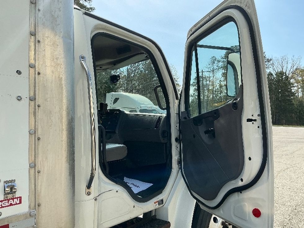 Medium Duty Box Truck-Light and Medium Duty Trucks-Freightliner-2019-M2-Harrisonburg-VA-224,202\n\t\tmiles-$ 45,500 - Image 20