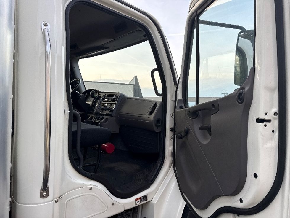Medium Duty Box Truck-Light and Medium Duty Trucks-Freightliner-2019-M2-Homewood-AL-63,450\n\t\tmiles-$ 61,500 - Image 20
