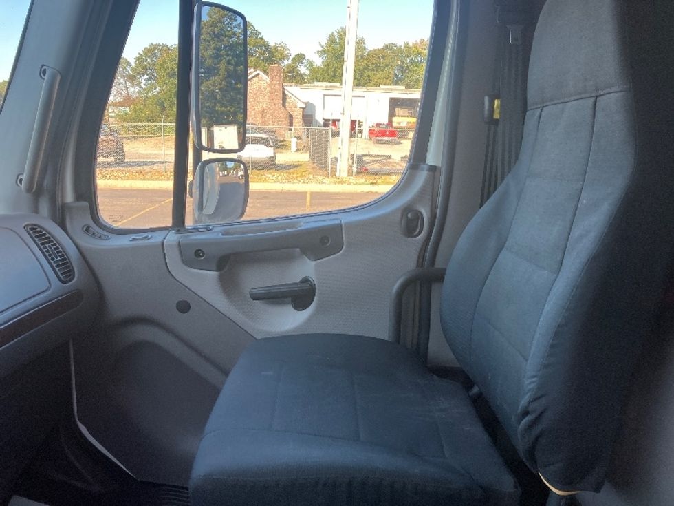 Medium Duty Box Truck-Light and Medium Duty Trucks-Freightliner-2019-M2-Hot Springs-AR-115,979\n\t\tmiles-$ 55,750 - Image 19