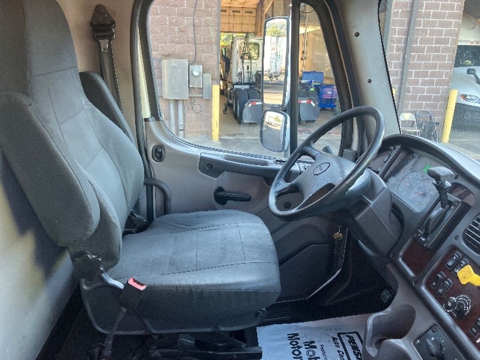 Medium Duty Box Truck-Light and Medium Duty Trucks-Freightliner-2019-M2-Hot Springs-AR-115,979\n\t\tmiles-$ 55,750 - Image 22