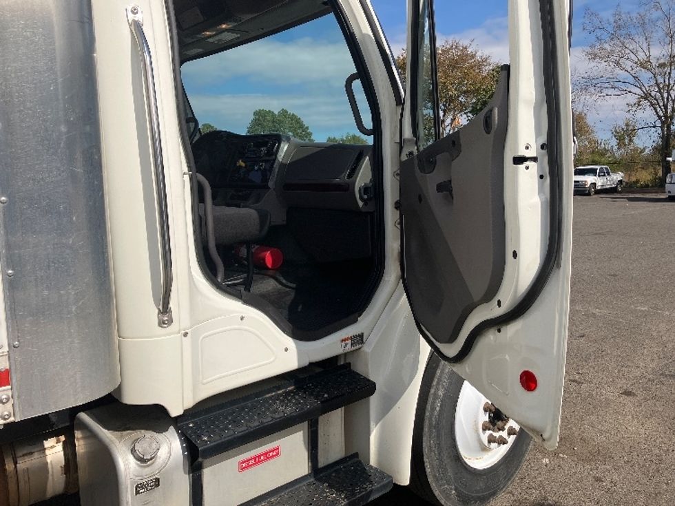 Medium Duty Box Truck-Light and Medium Duty Trucks-Freightliner-2019-M2-Hot Springs-AR-245,643\n\t\tmiles-$ 37,000 - Image 20