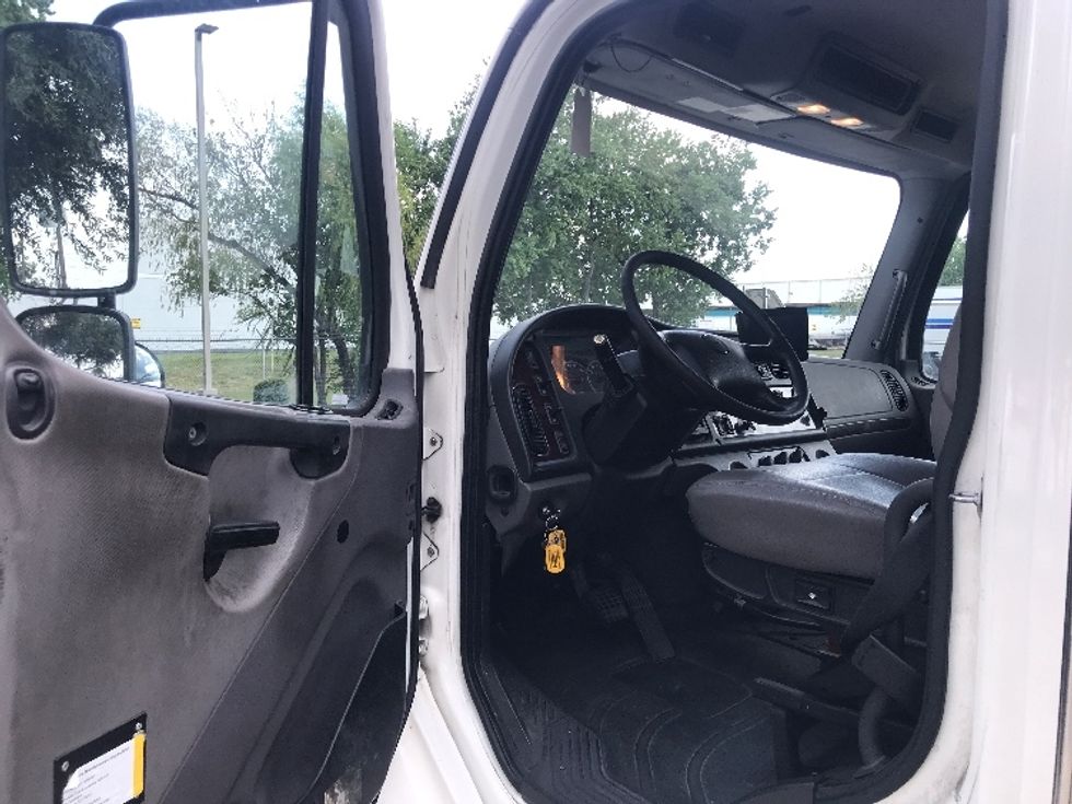 Medium Duty Box Truck-Light and Medium Duty Trucks-Freightliner-2019-M2-Houston-TX-176,315\n\t\tmiles-$ 39,750 - Image 16