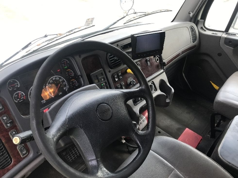 Medium Duty Box Truck-Light and Medium Duty Trucks-Freightliner-2019-M2-Houston-TX-176,315\n\t\tmiles-$ 39,750 - Image 17