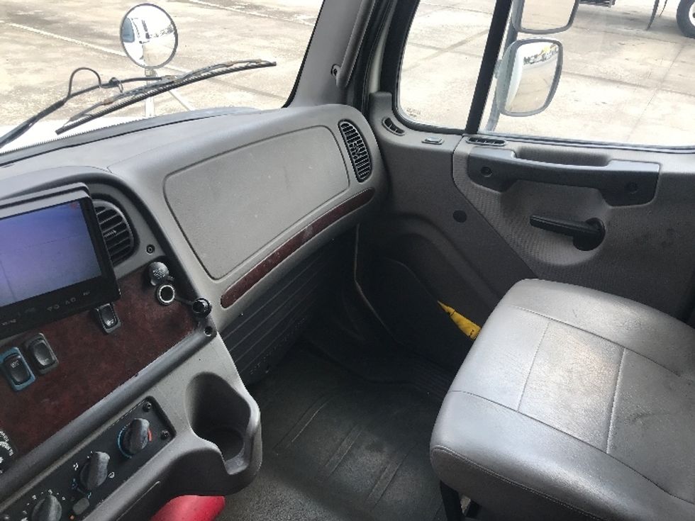 Medium Duty Box Truck-Light and Medium Duty Trucks-Freightliner-2019-M2-Houston-TX-176,315\n\t\tmiles-$ 39,750 - Image 19