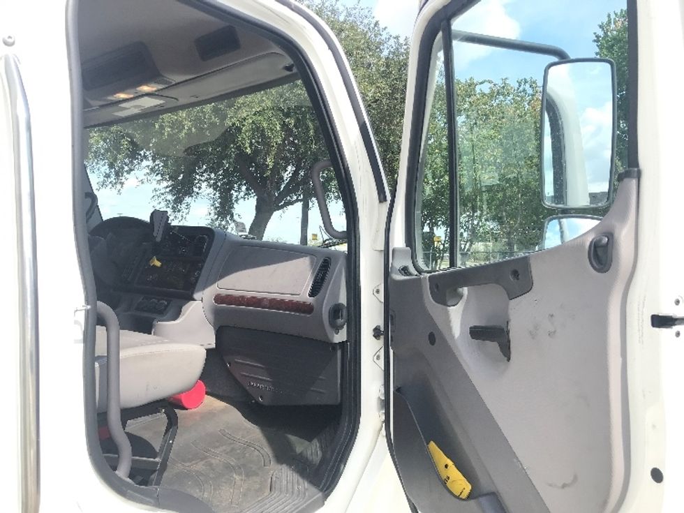 Medium Duty Box Truck-Light and Medium Duty Trucks-Freightliner-2019-M2-Houston-TX-176,315\n\t\tmiles-$ 39,750 - Image 20