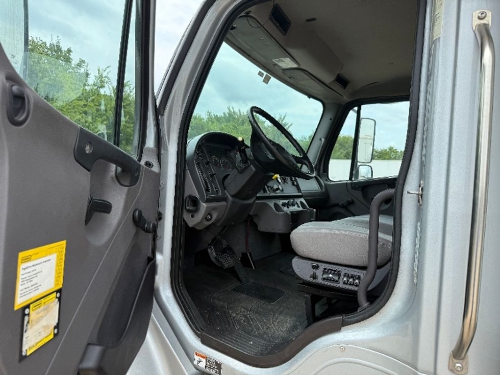 Medium Duty Box Truck-Light and Medium Duty Trucks-Freightliner-2019-M2-Houston-TX-177,728\n\t\tmiles-$ 55,250 - Image 16