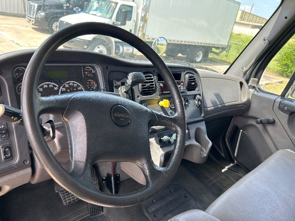 Medium Duty Box Truck-Light and Medium Duty Trucks-Freightliner-2019-M2-Houston-TX-177,728\n\t\tmiles-$ 55,250 - Image 17