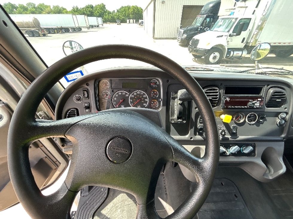 Medium Duty Box Truck-Light and Medium Duty Trucks-Freightliner-2019-M2-Houston-TX-177,728\n\t\tmiles-$ 55,250 - Image 18