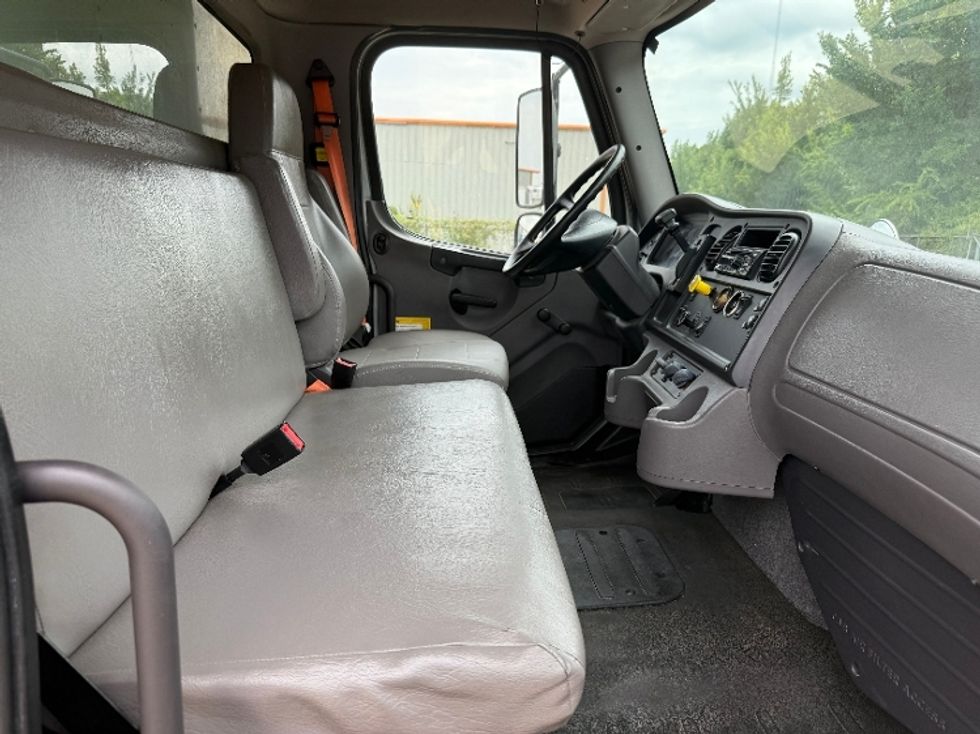 Medium Duty Box Truck-Light and Medium Duty Trucks-Freightliner-2019-M2-Houston-TX-177,728\n\t\tmiles-$ 55,250 - Image 24
