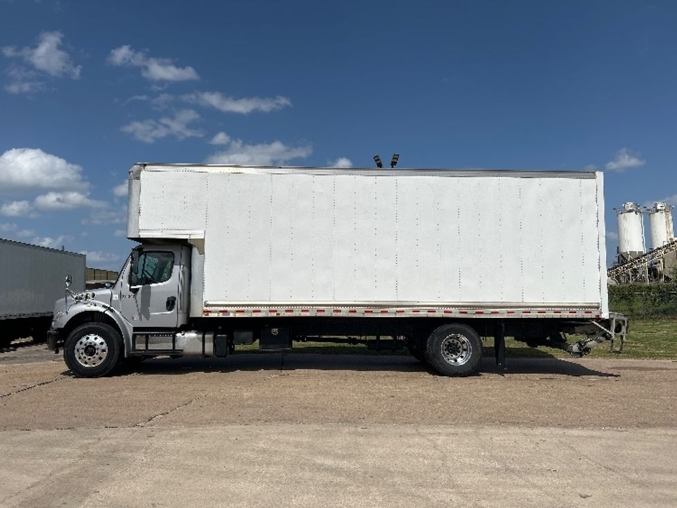 Medium Duty Box Truck-Light and Medium Duty Trucks-Freightliner-2019-M2-Houston-TX-177,728\n\t\tmiles-$ 55,250 - Image 4