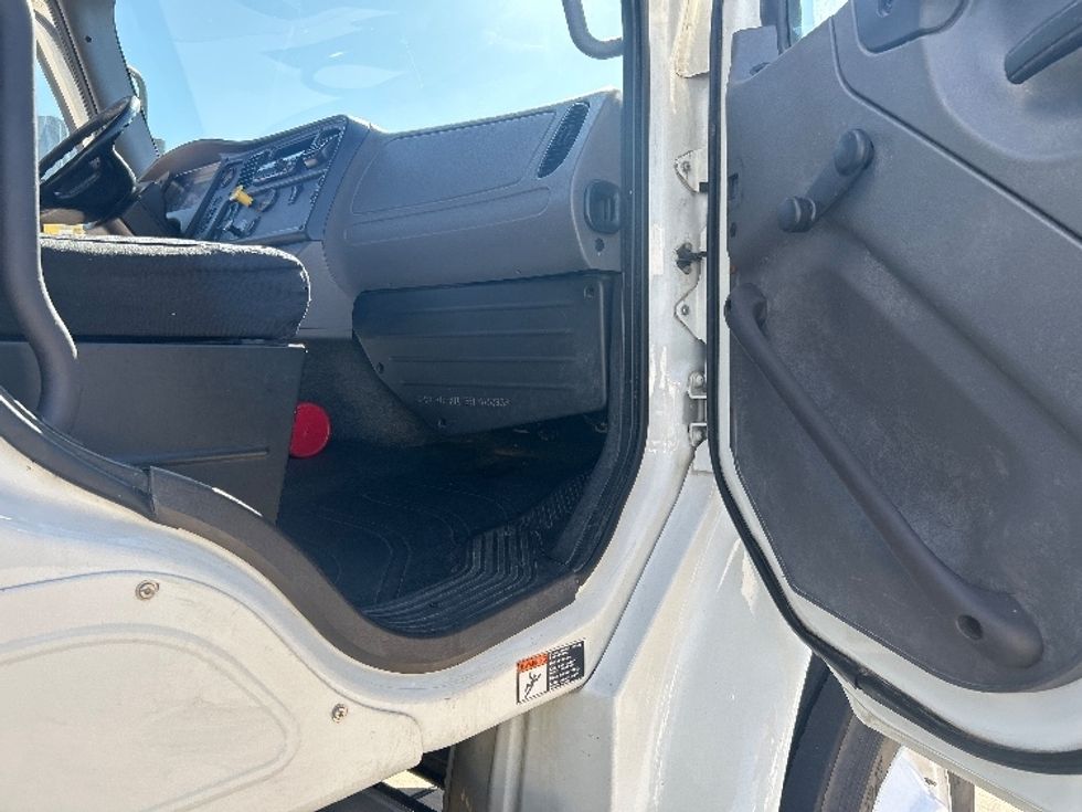 Medium Duty Box Truck-Light and Medium Duty Trucks-Freightliner-2019-M2-Houston-TX-183,605\n\t\tmiles-$ 53,750 - Image 20