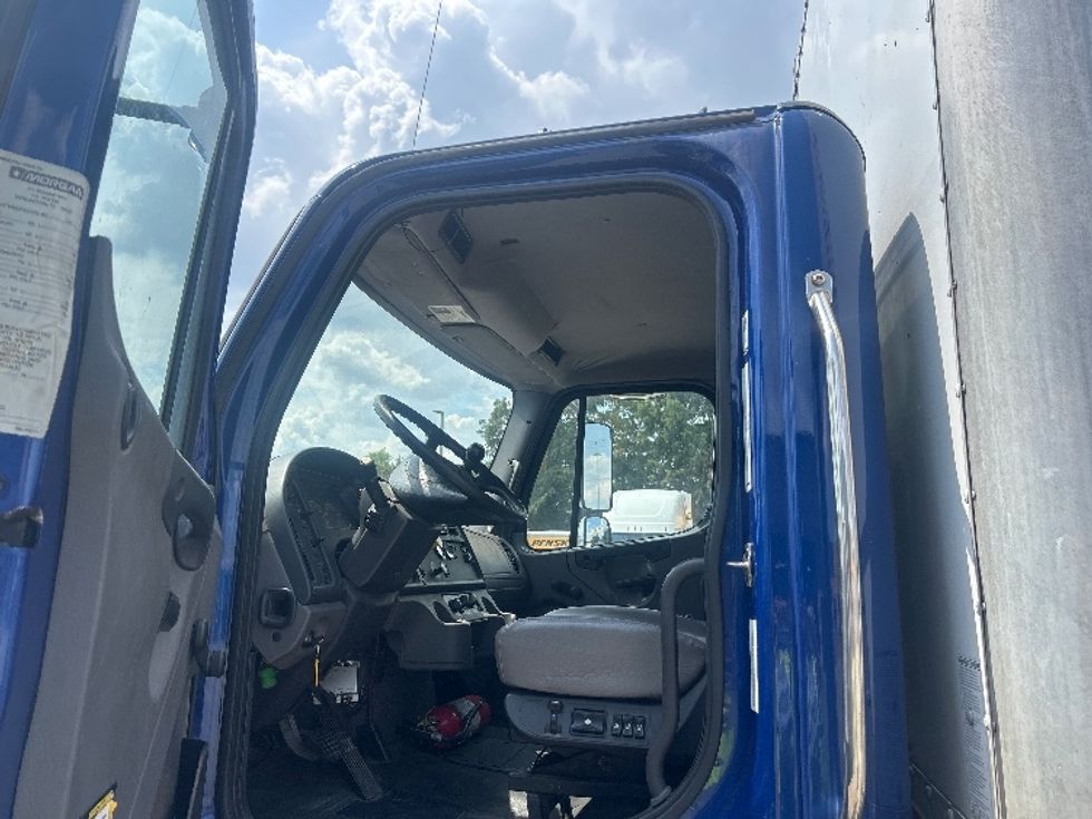 Medium Duty Box Truck-Light and Medium Duty Trucks-Freightliner-2019-M2-Houston-TX-261,664\n\t\tmiles-$ 43,500 - Image 16