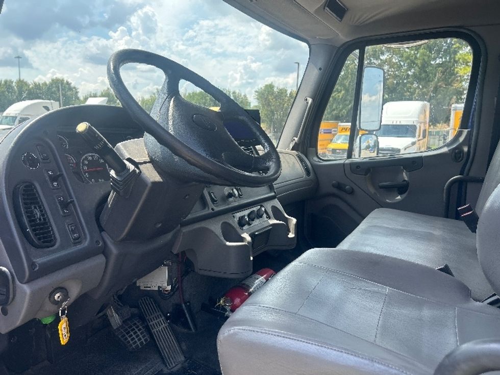 Medium Duty Box Truck-Light and Medium Duty Trucks-Freightliner-2019-M2-Houston-TX-261,664\n\t\tmiles-$ 43,500 - Image 17