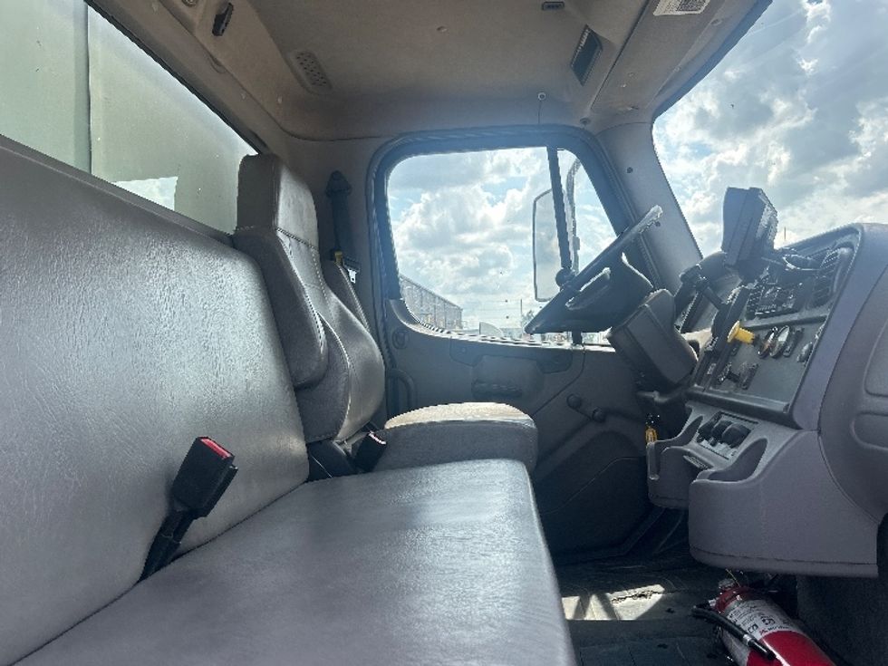 Medium Duty Box Truck-Light and Medium Duty Trucks-Freightliner-2019-M2-Houston-TX-261,664\n\t\tmiles-$ 43,500 - Image 22