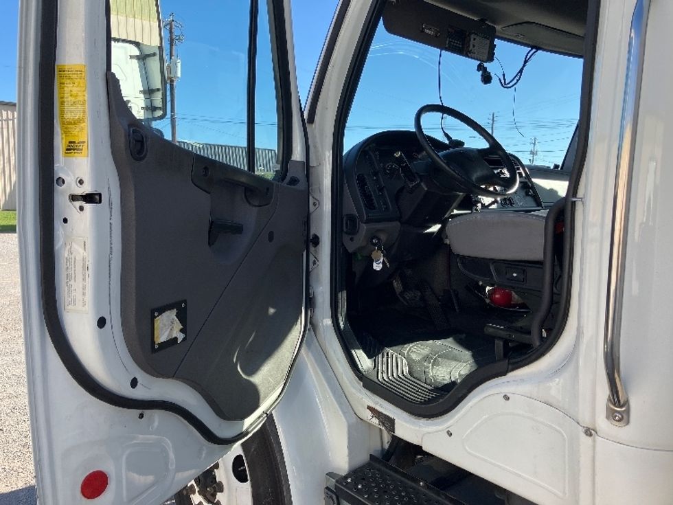 Medium Duty Box Truck-Light and Medium Duty Trucks-Freightliner-2019-M2-Hueytown-AL-140,316\n\t\tmiles-$ 53,000 - Image 16