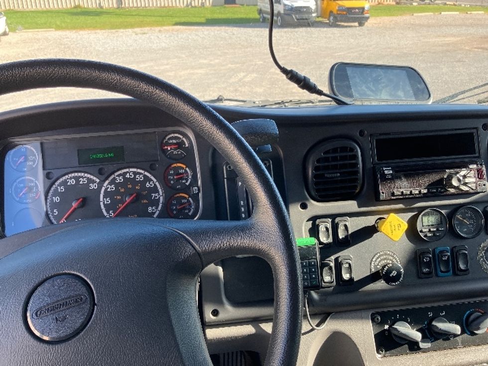 Medium Duty Box Truck-Light and Medium Duty Trucks-Freightliner-2019-M2-Hueytown-AL-140,316\n\t\tmiles-$ 53,000 - Image 17